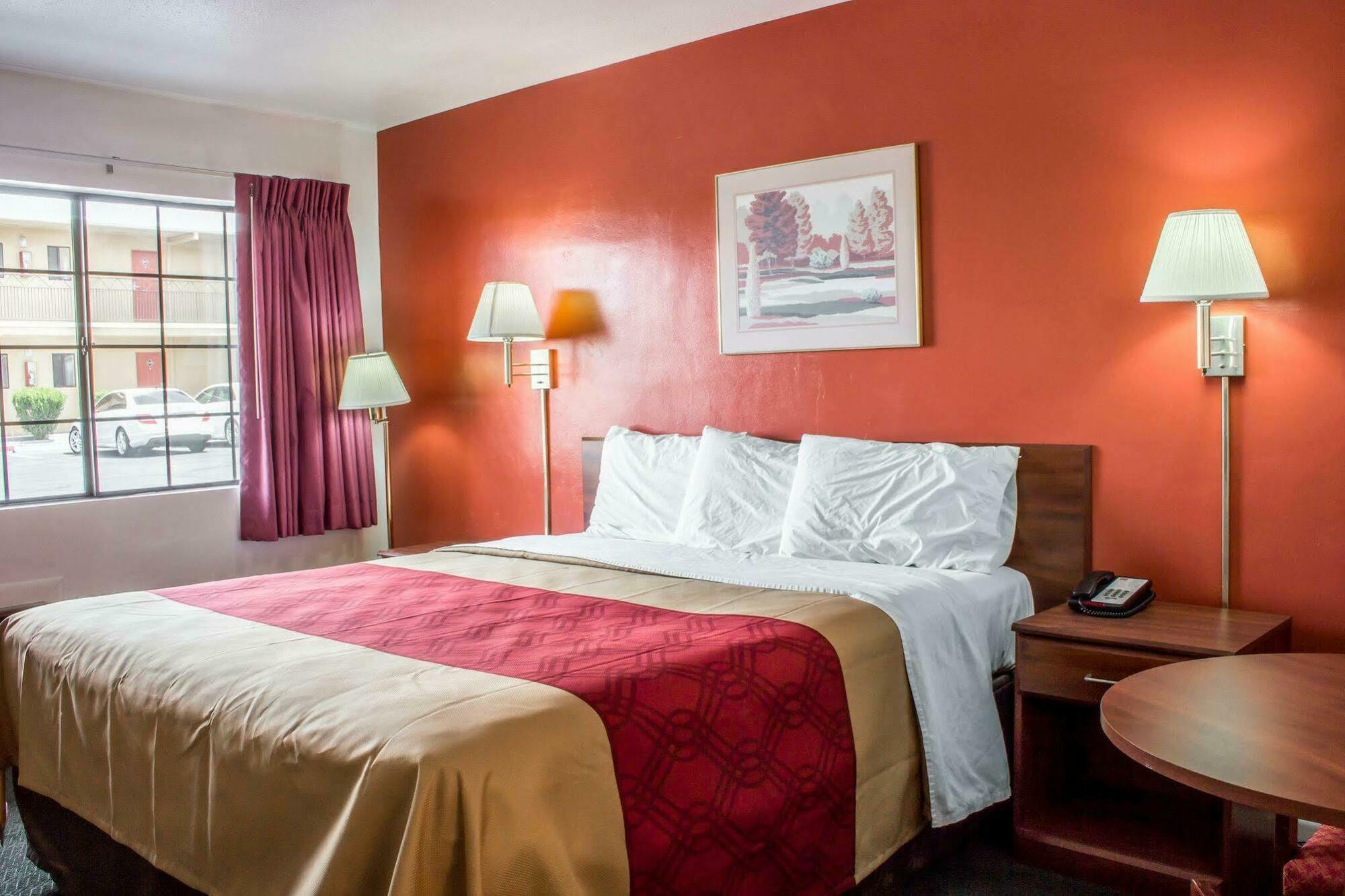 Econo Hotel