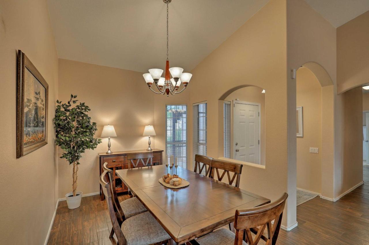 Getaway With Yard, Pool, Hot Tub And Gas Grill!