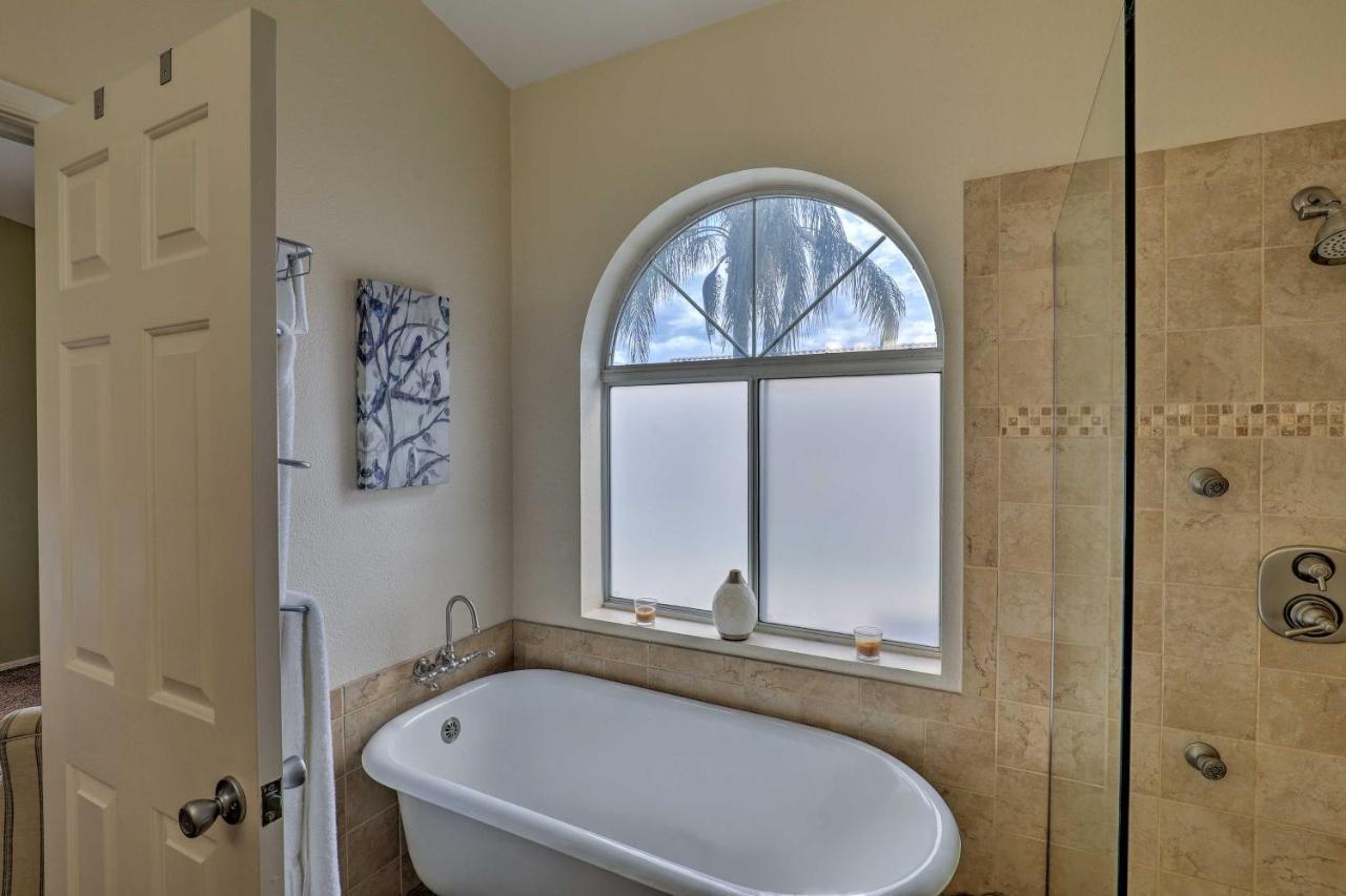 Holiday home Getaway With Yard, Pool, Hot Tub And Gas Grill! Tucson