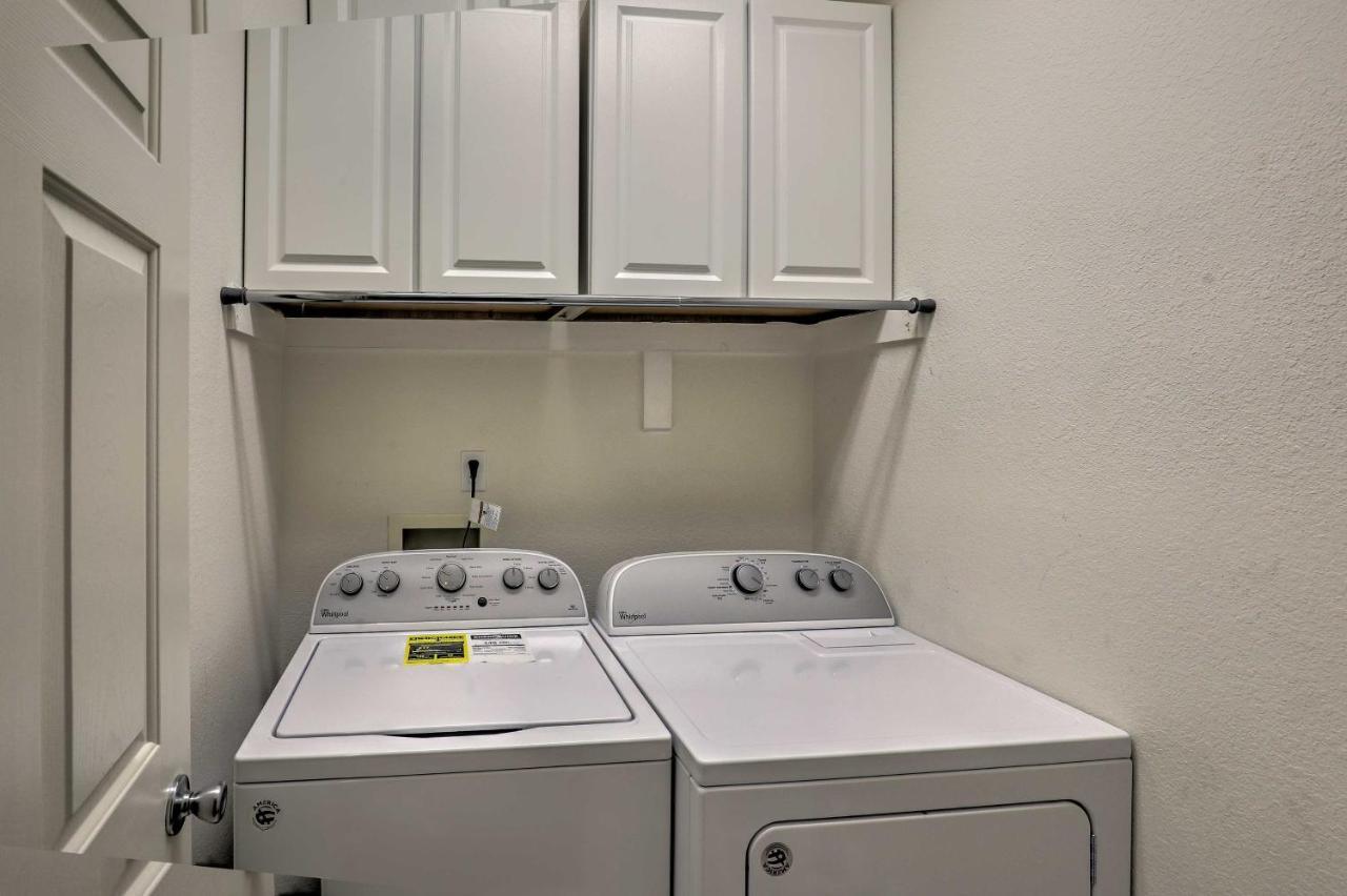 Getaway With Yard, Pool, Hot Tub And Gas Grill! Tucson
