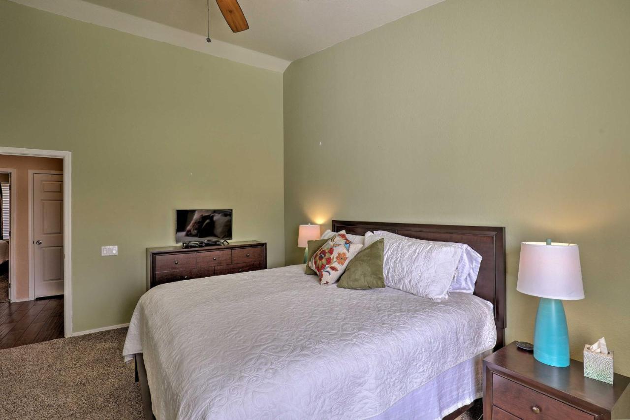 Getaway With Yard, Pool, Hot Tub And Gas Grill! Tucson