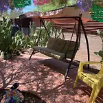 Casa Azul - Cute Centrally Located Adobe With Large Fenced Outdoor Living For Pets And Adults, Non-Smoking