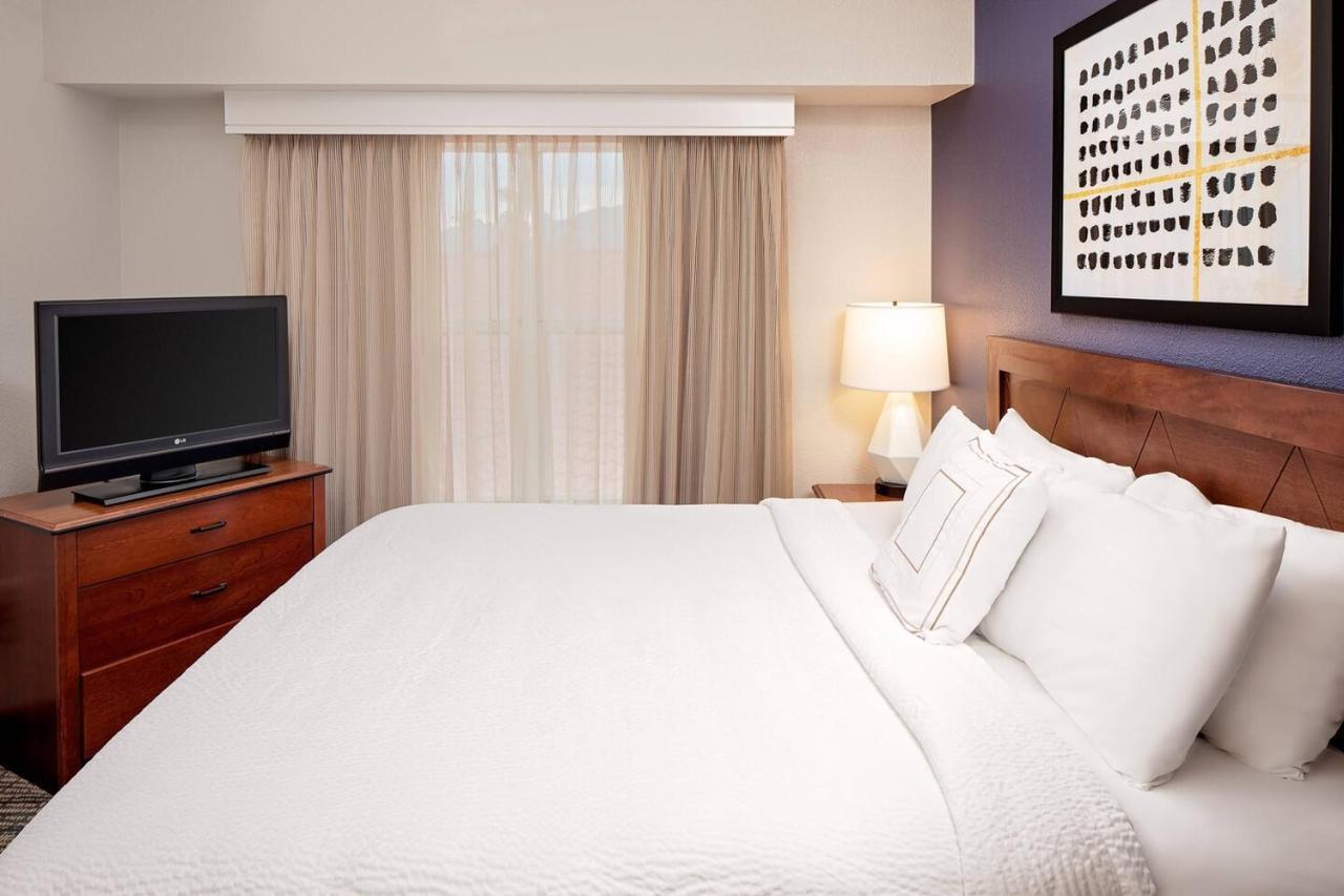 By Marriott Williams Centre Hotel