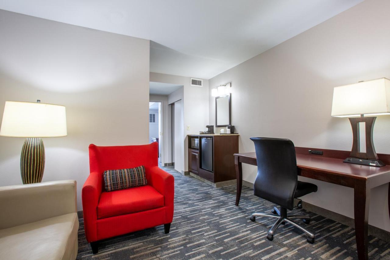 Hotel Country & By Radisson, Center Az 3*