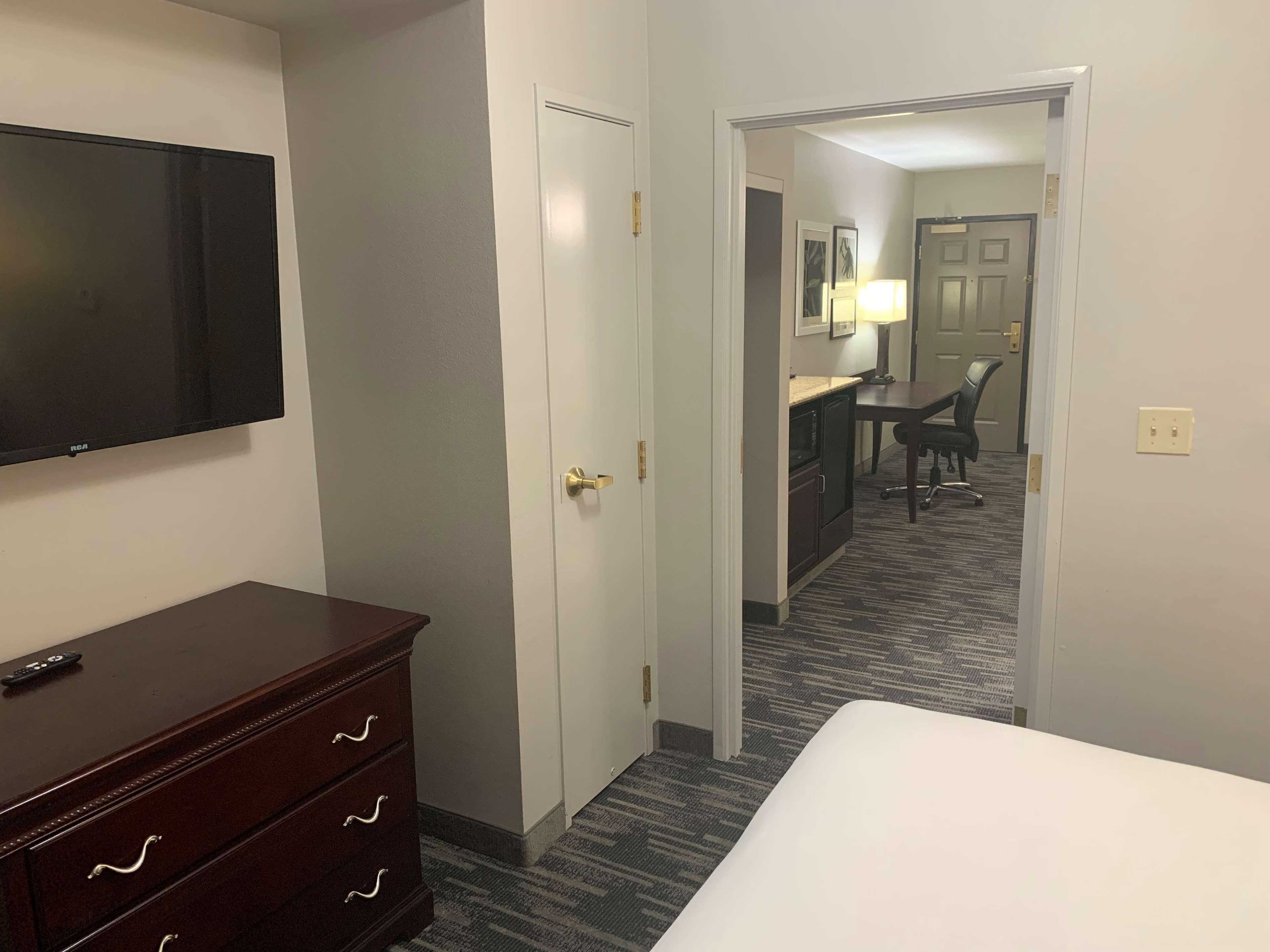 Country & By Radisson, Center Az Hotel Tucson