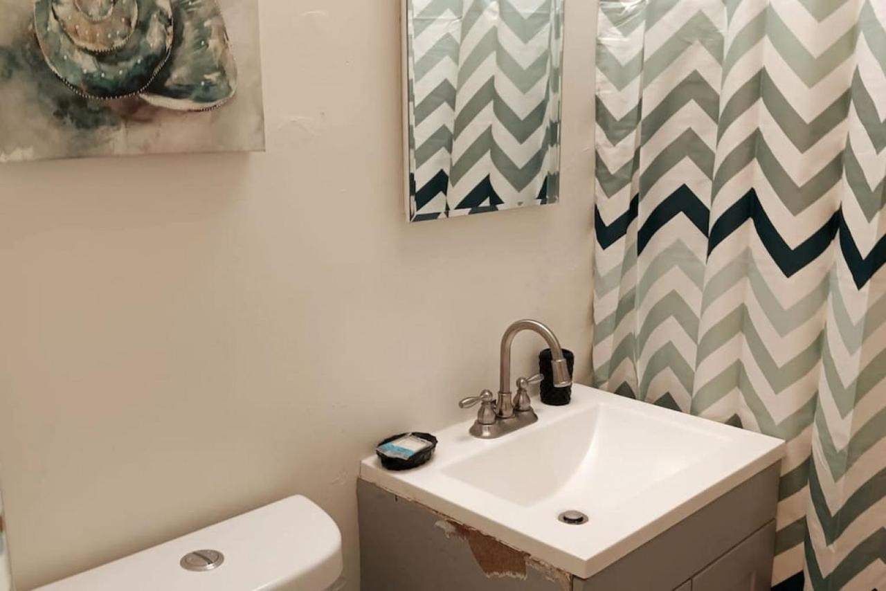 Amazing And Cool 2-bedroom Unit In Apartment *