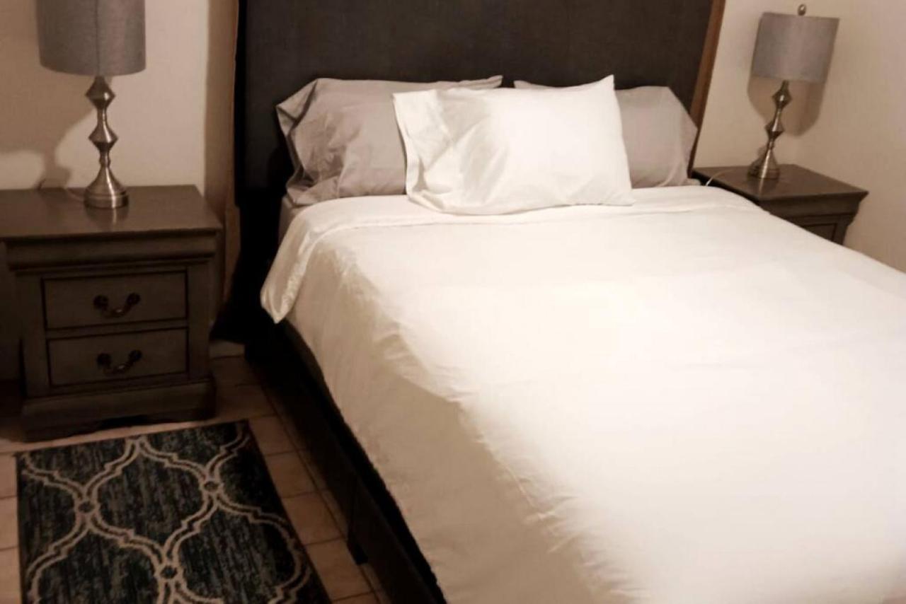 Amazing And Cool 2-bedroom Unit In Apartment *