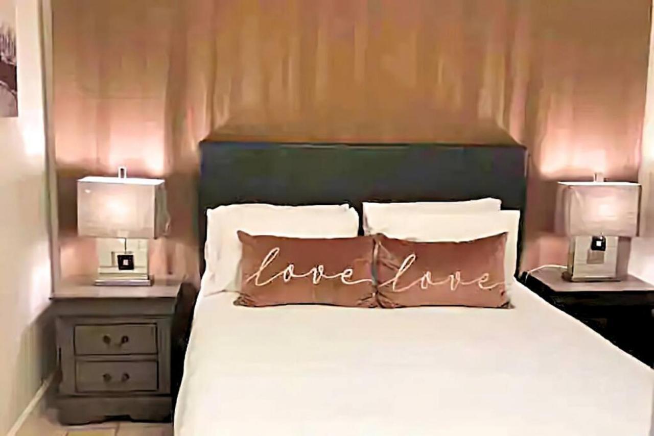 Amazing And Cool 2-bedroom Unit In Apartment *