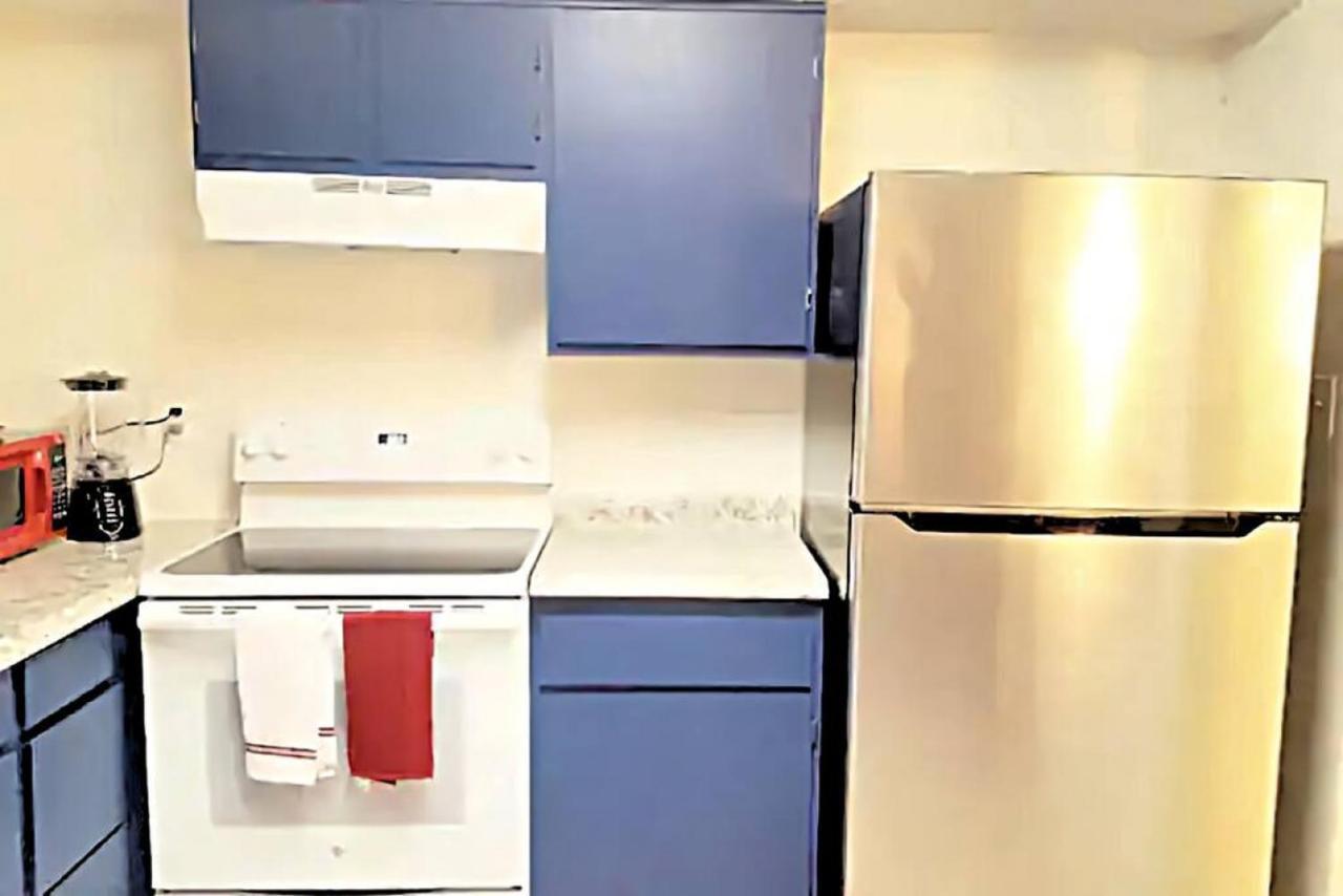 Amazing And Cool 2-bedroom Unit In Apartment *