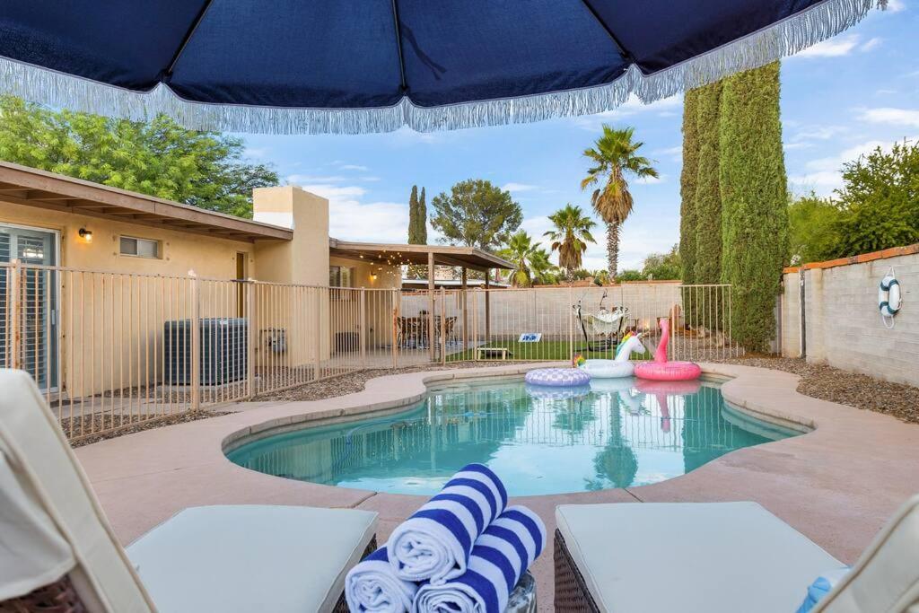 Pool, Fire Pit, Ping-pong Tucson
