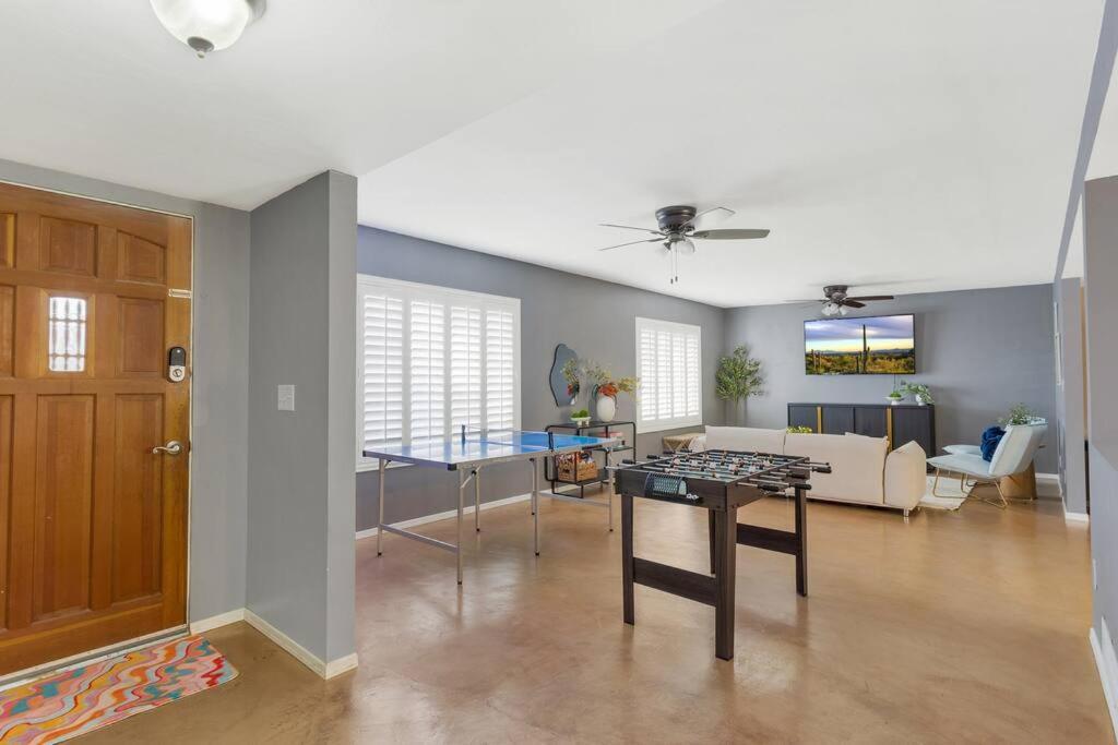 Pool, Fire Pit, Ping-pong Tucson