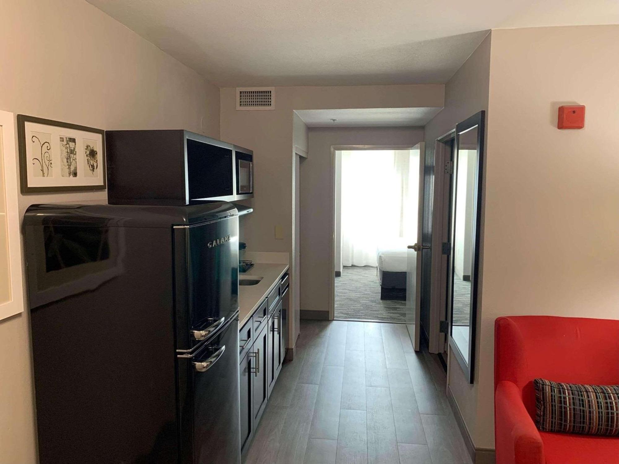 Country & By Radisson, Center Az Hotel