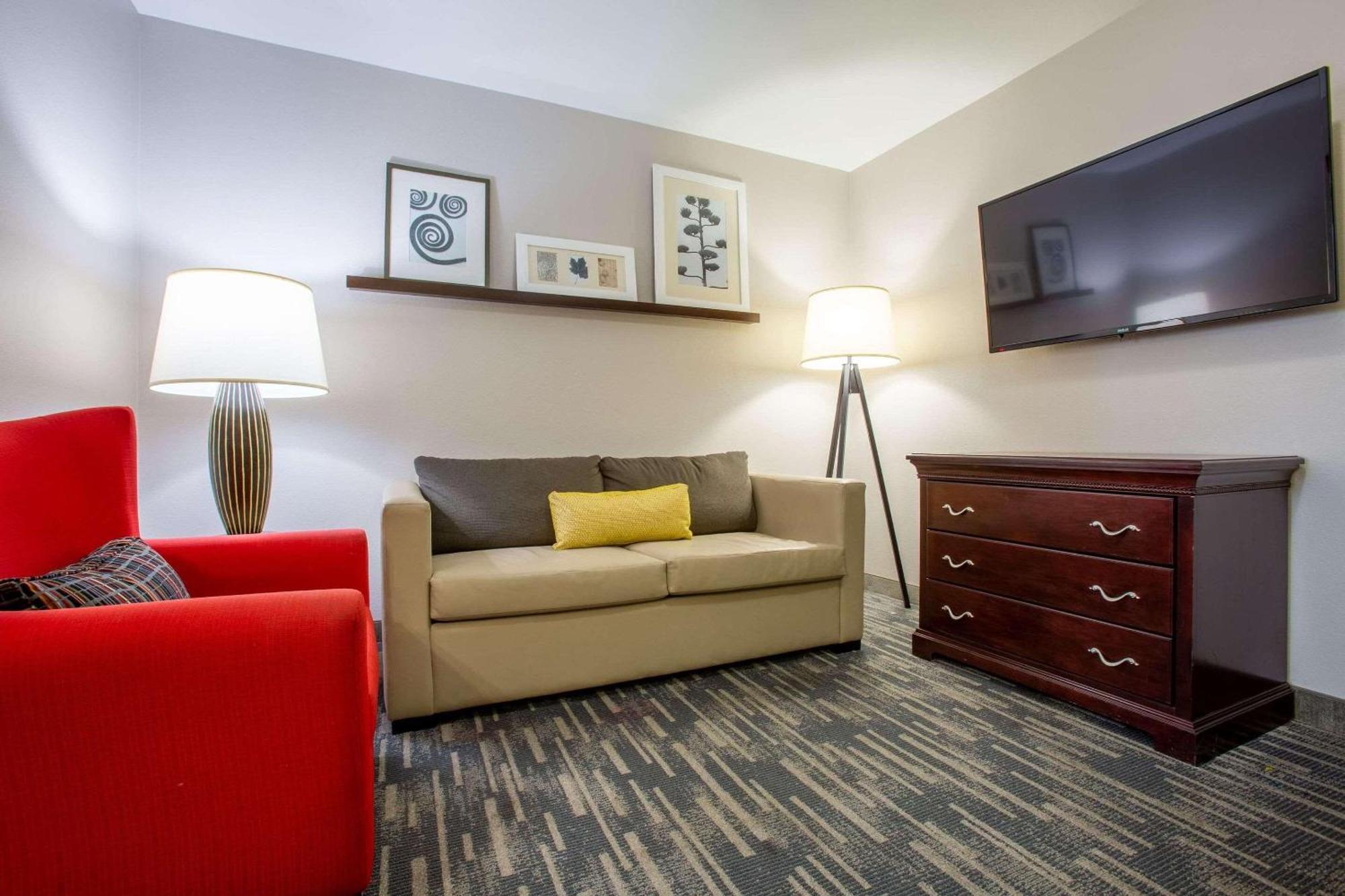 Country & By Radisson, Center Az Hotel