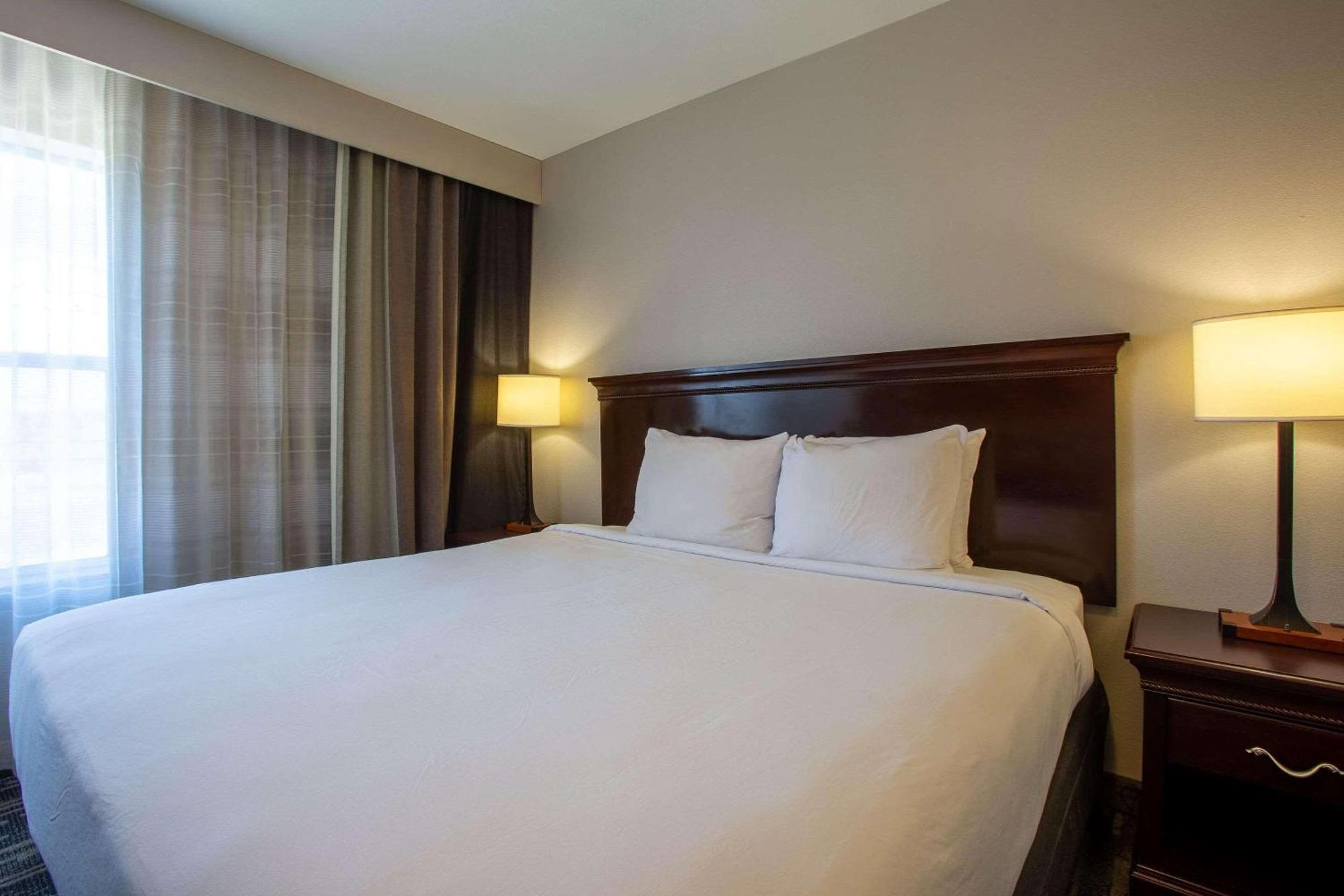 Country & By Radisson, Center Az Hotel 3*