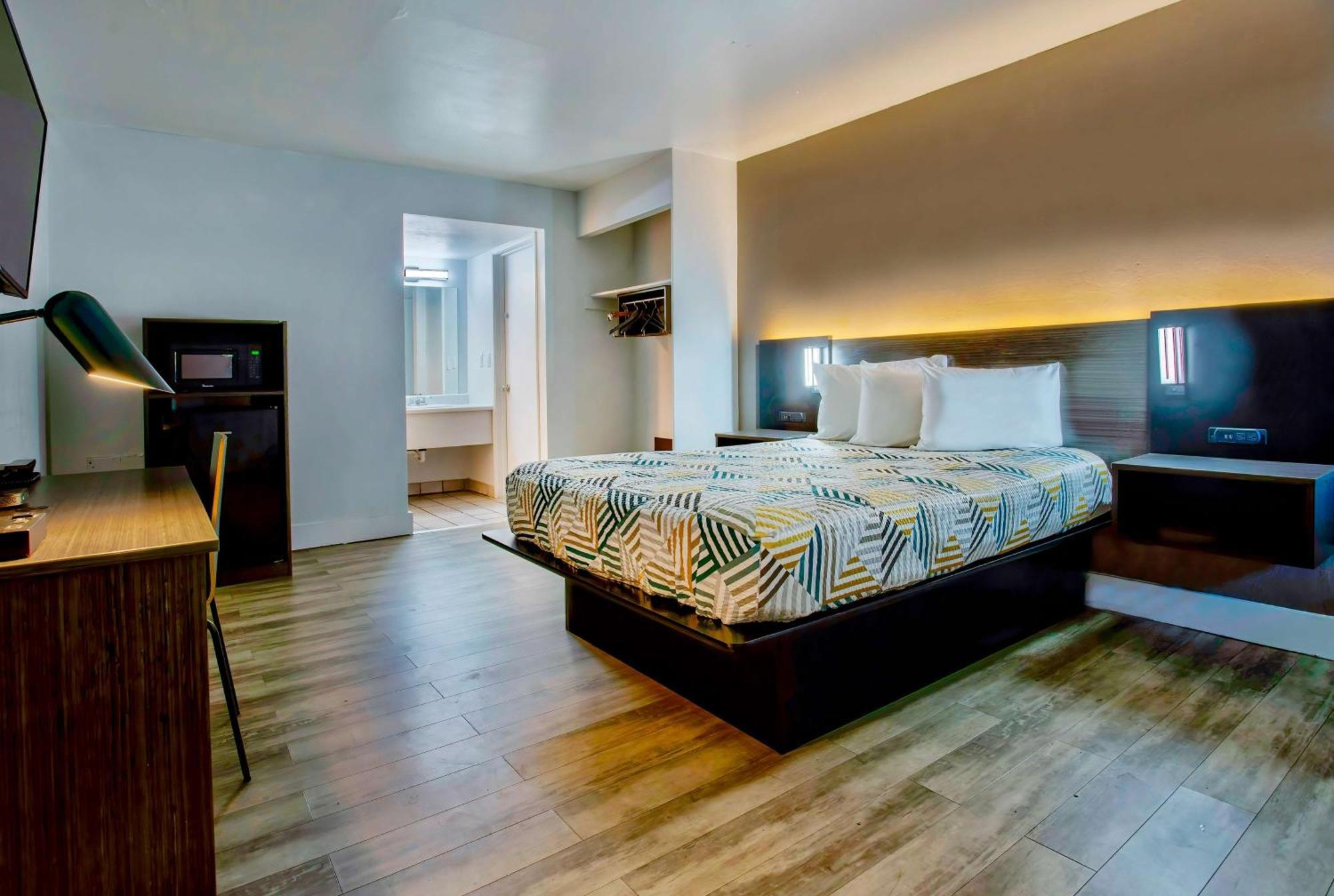 6 Tucson, Az - East Williams Center Hotel 2*