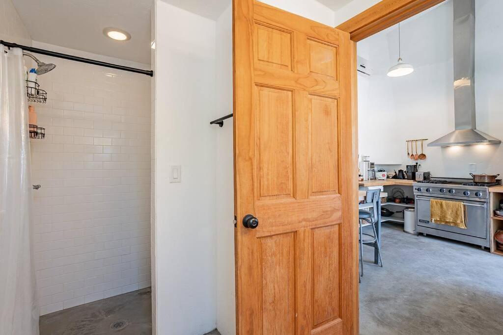 Modern Historic 1900 Adobe In Downtown, Summer Rates!