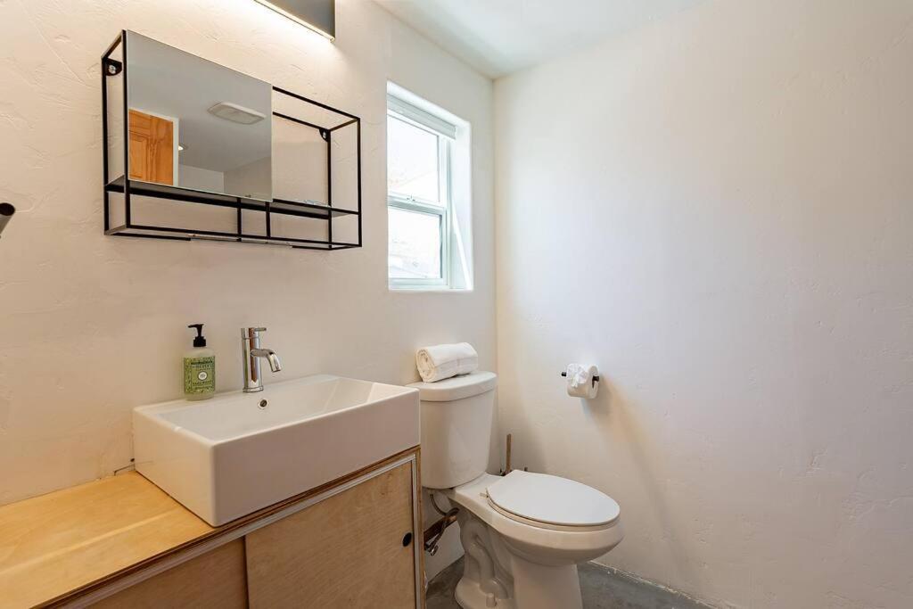 Modern Historic 1900 Adobe In Downtown, Summer Rates! Apartment