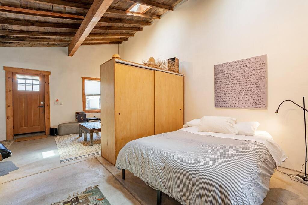 Apartment Modern Historic 1900 Adobe In Downtown, Summer Rates!