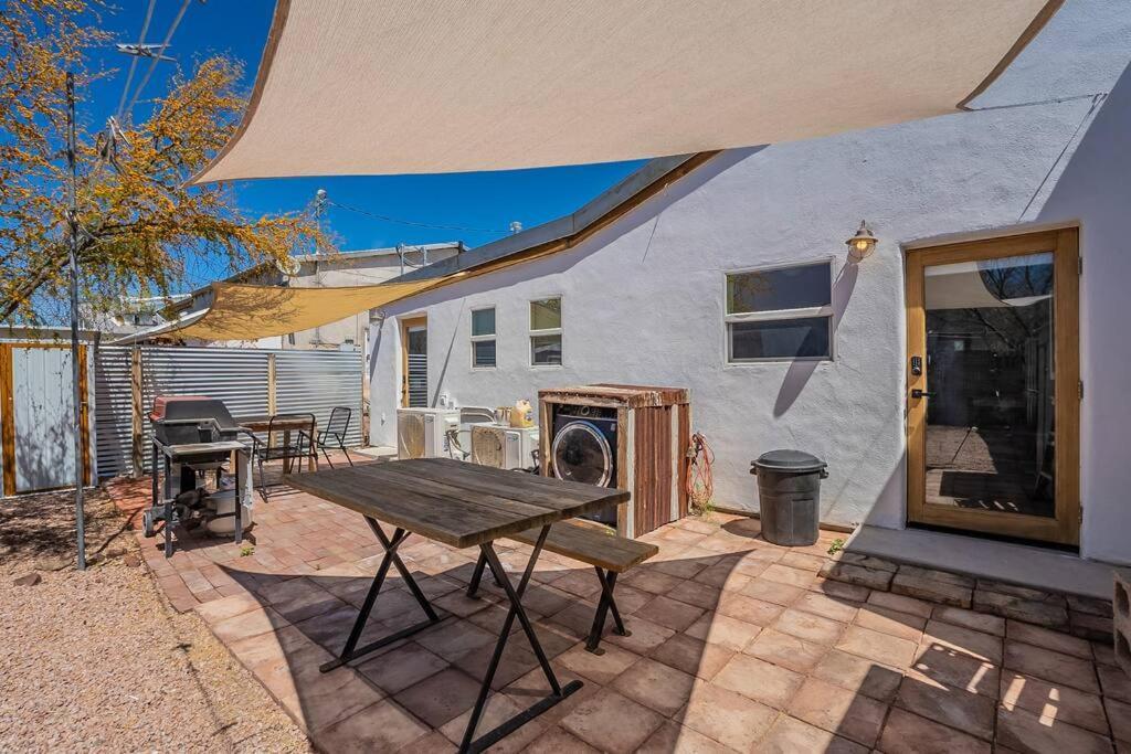 Modern Historic 1900 Adobe In Downtown, Summer Rates! *