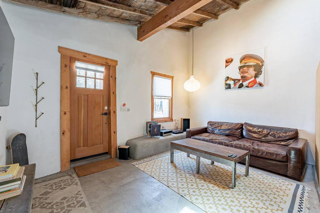 Modern Historic 1900 Adobe In Downtown, Summer Rates! * Tucson