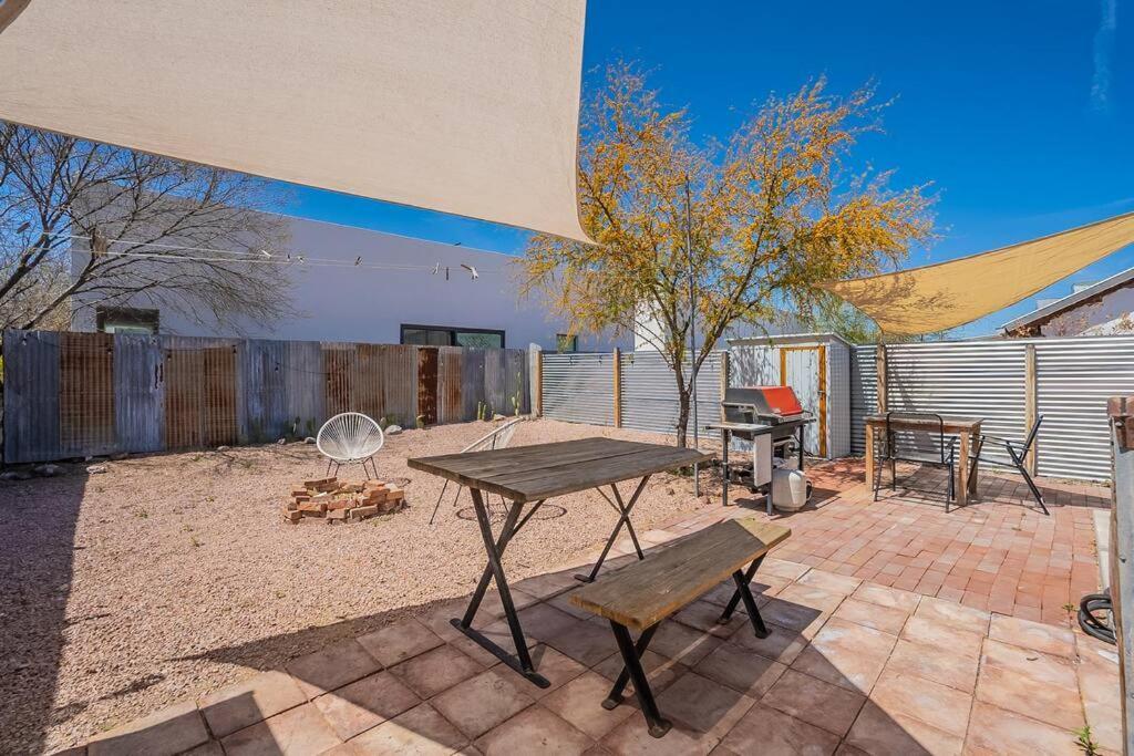 Modern Historic 1900 Adobe In Downtown, Summer Rates! Tucson