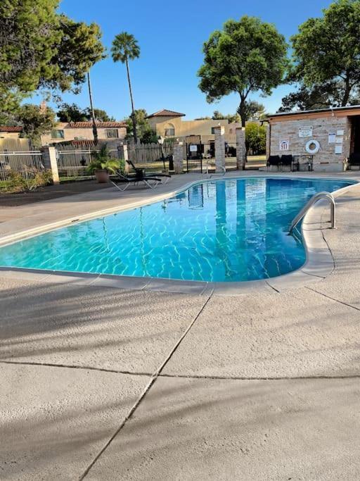 Cheerful & Relaxing 5 Location Pool Parking Holiday home