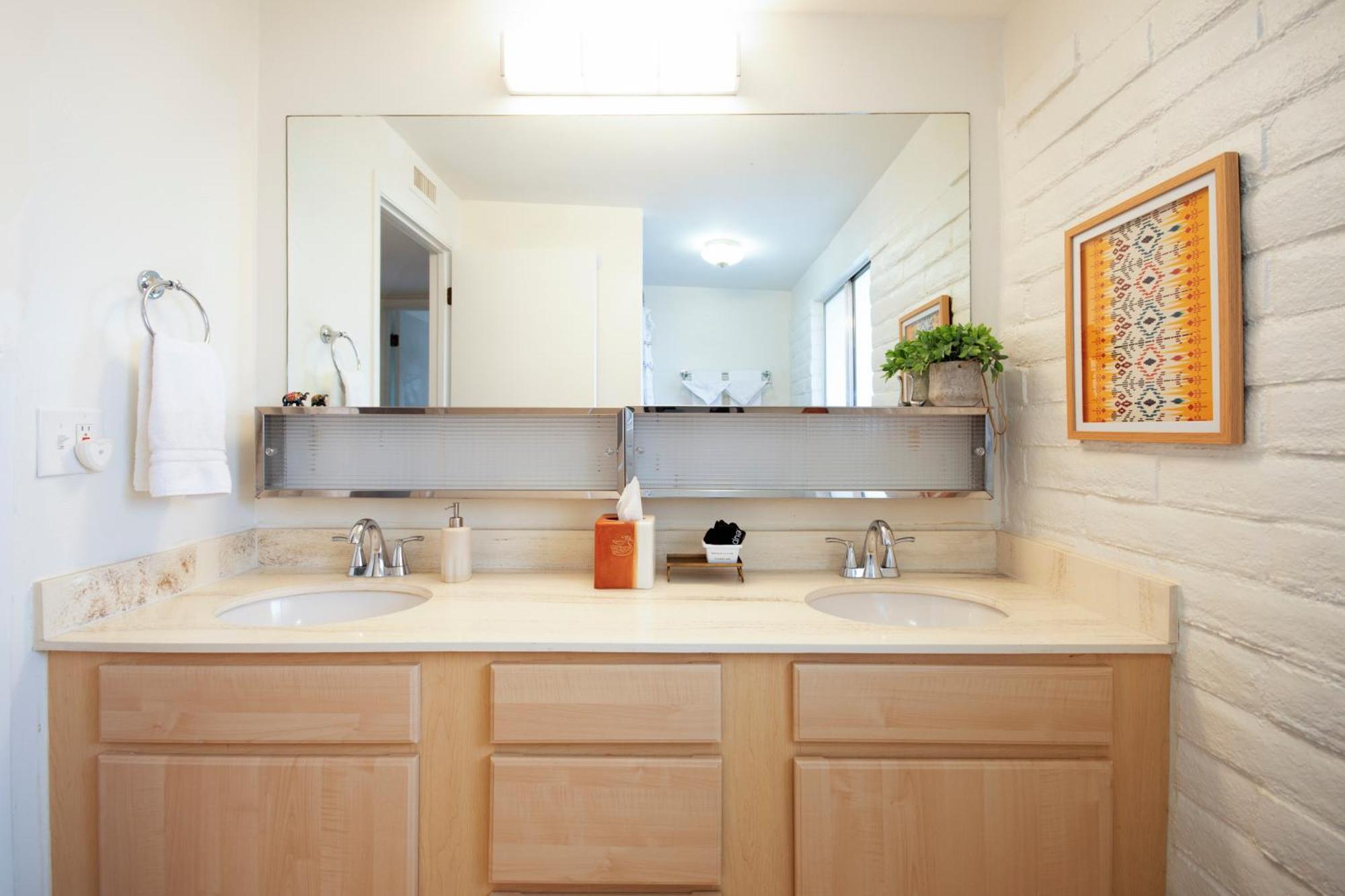 Mid-century 4br Ranch With Private Pool, 1m To Pickleball *