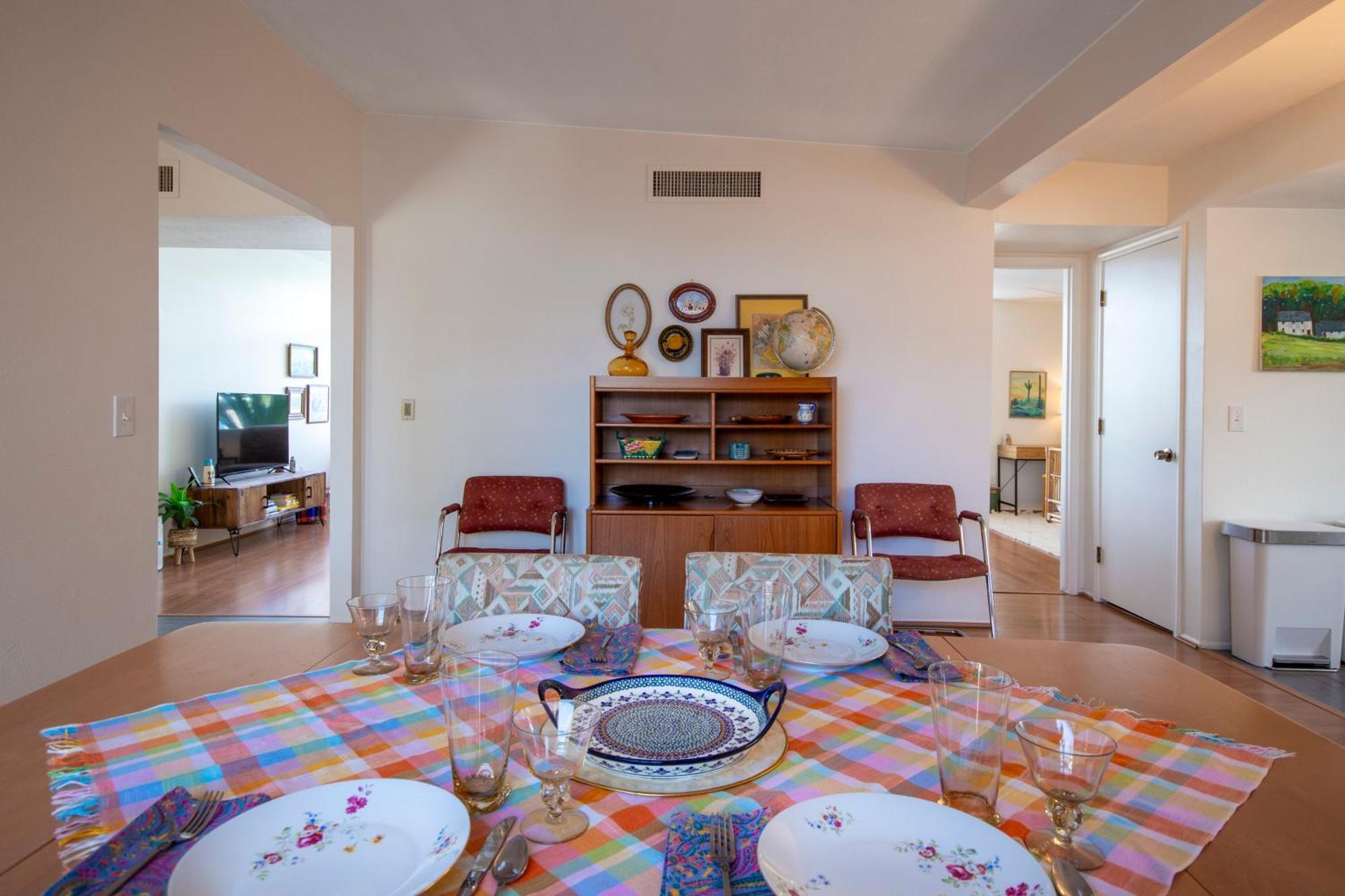 Mid-century 4br Ranch With Private Pool, 1m To Pickleball
