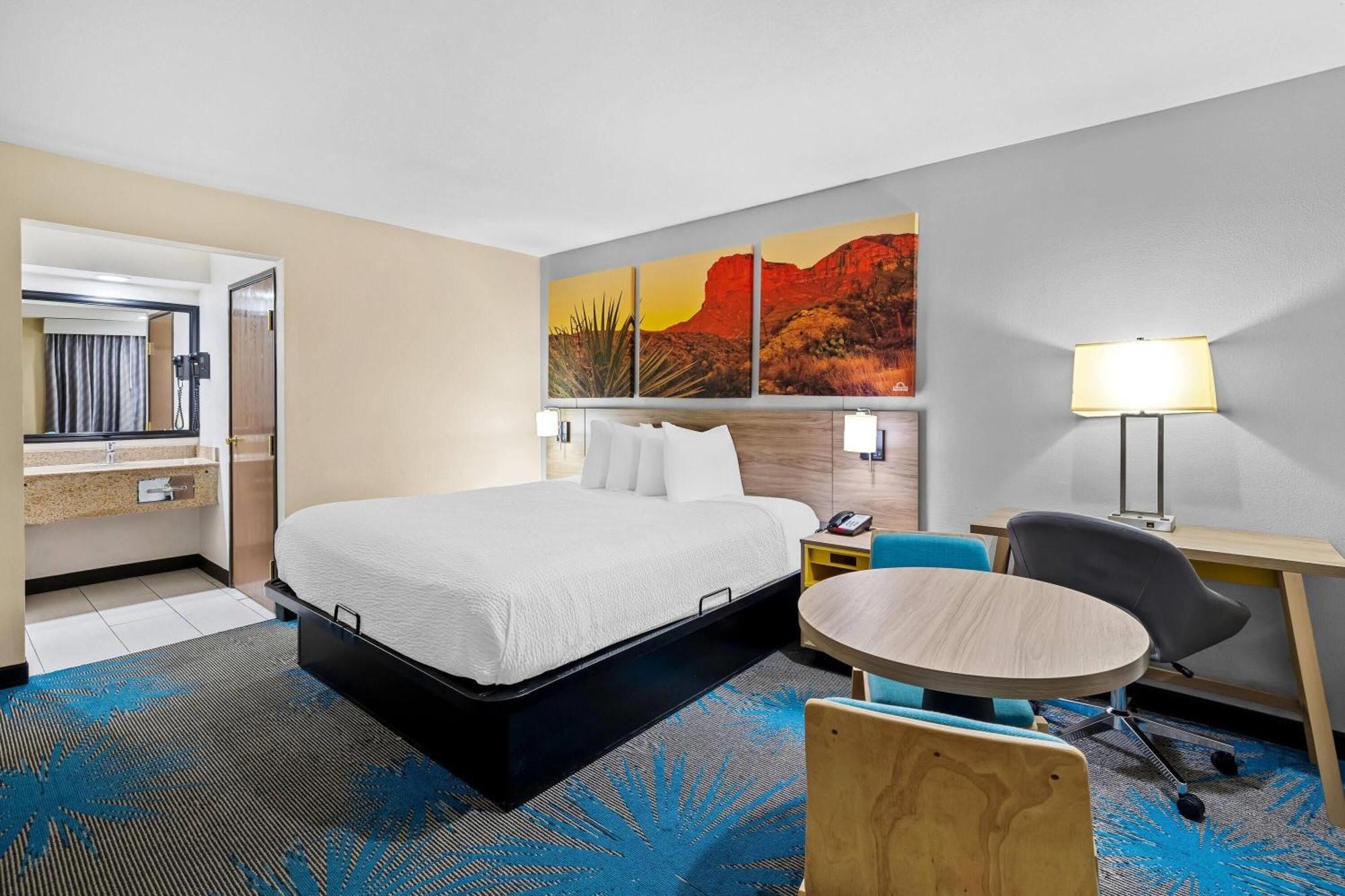 Days By Wyndham Airport 3*