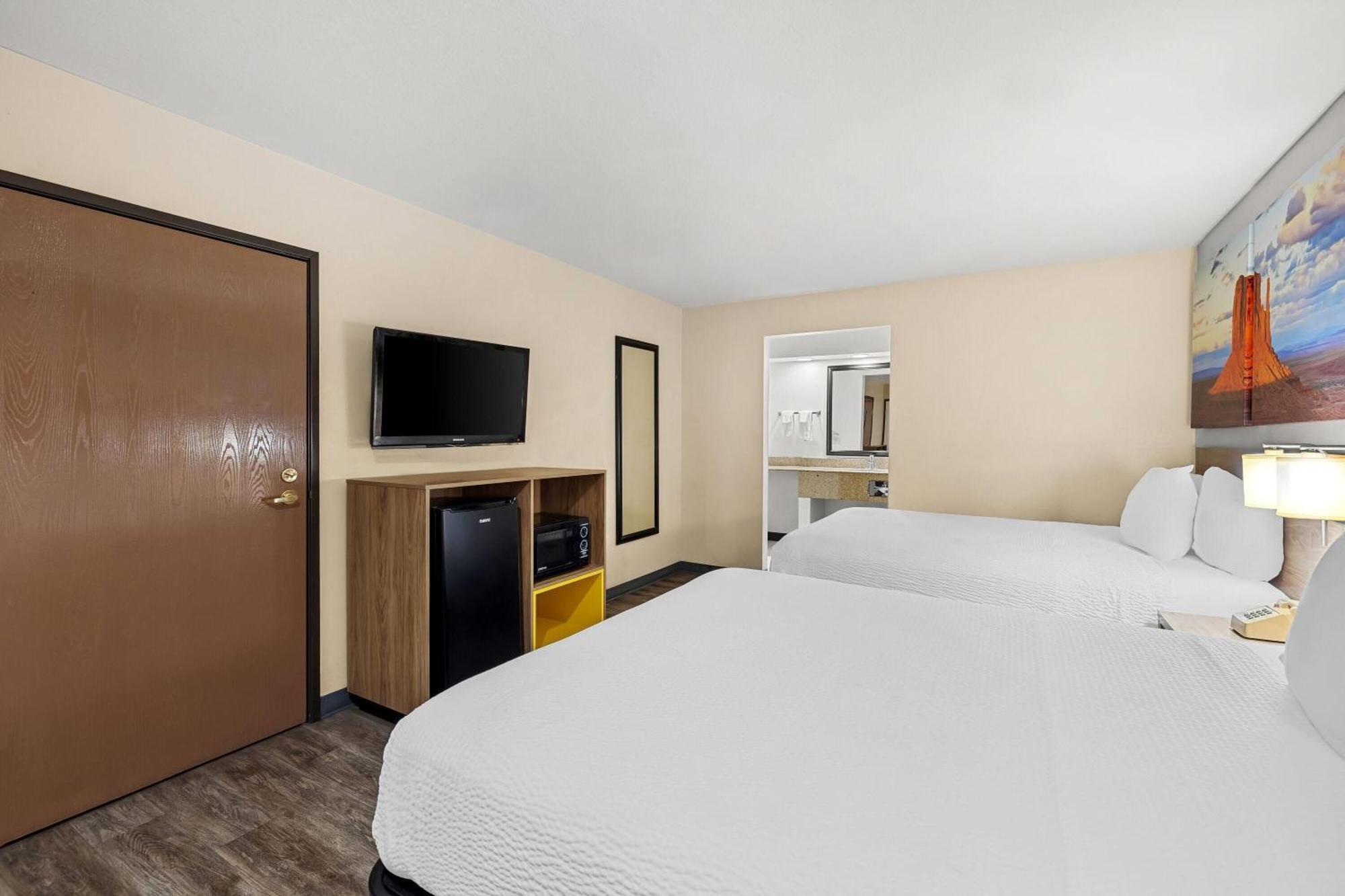 Hotel Days By Wyndham Airport 3*