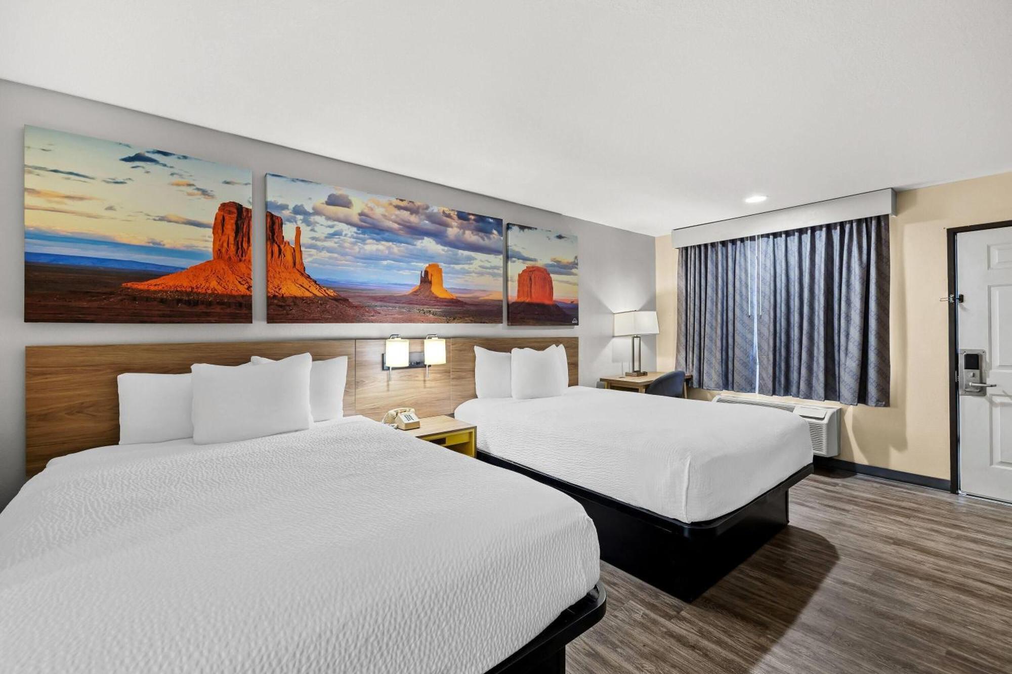 Days By Wyndham Airport 3*