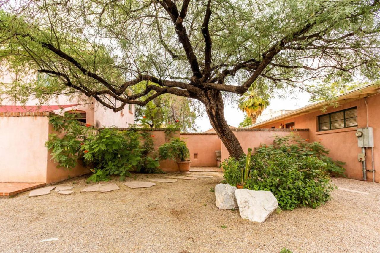 Apartment Vibrant 2br Dt Living, Stylish & Serene