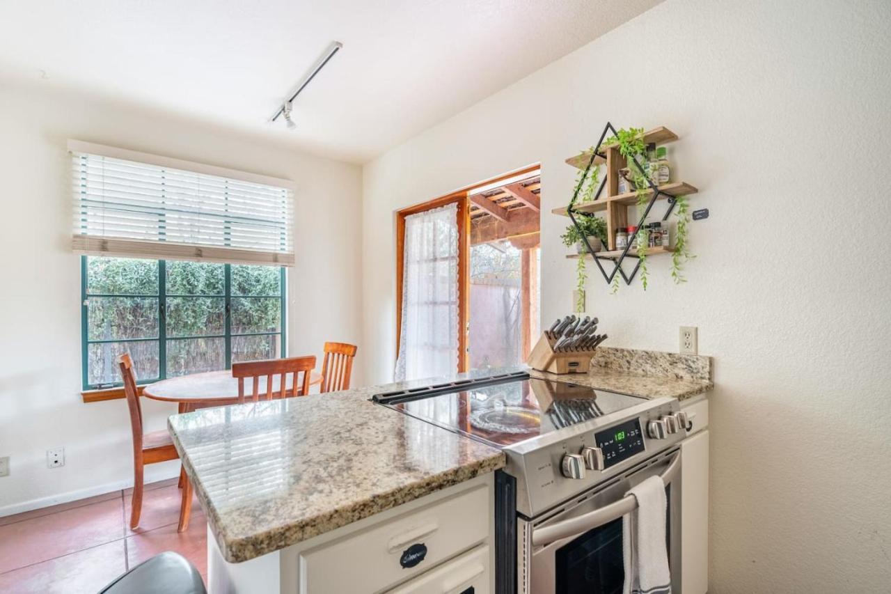 Vibrant 2br Dt Living, Stylish & Serene Apartment *