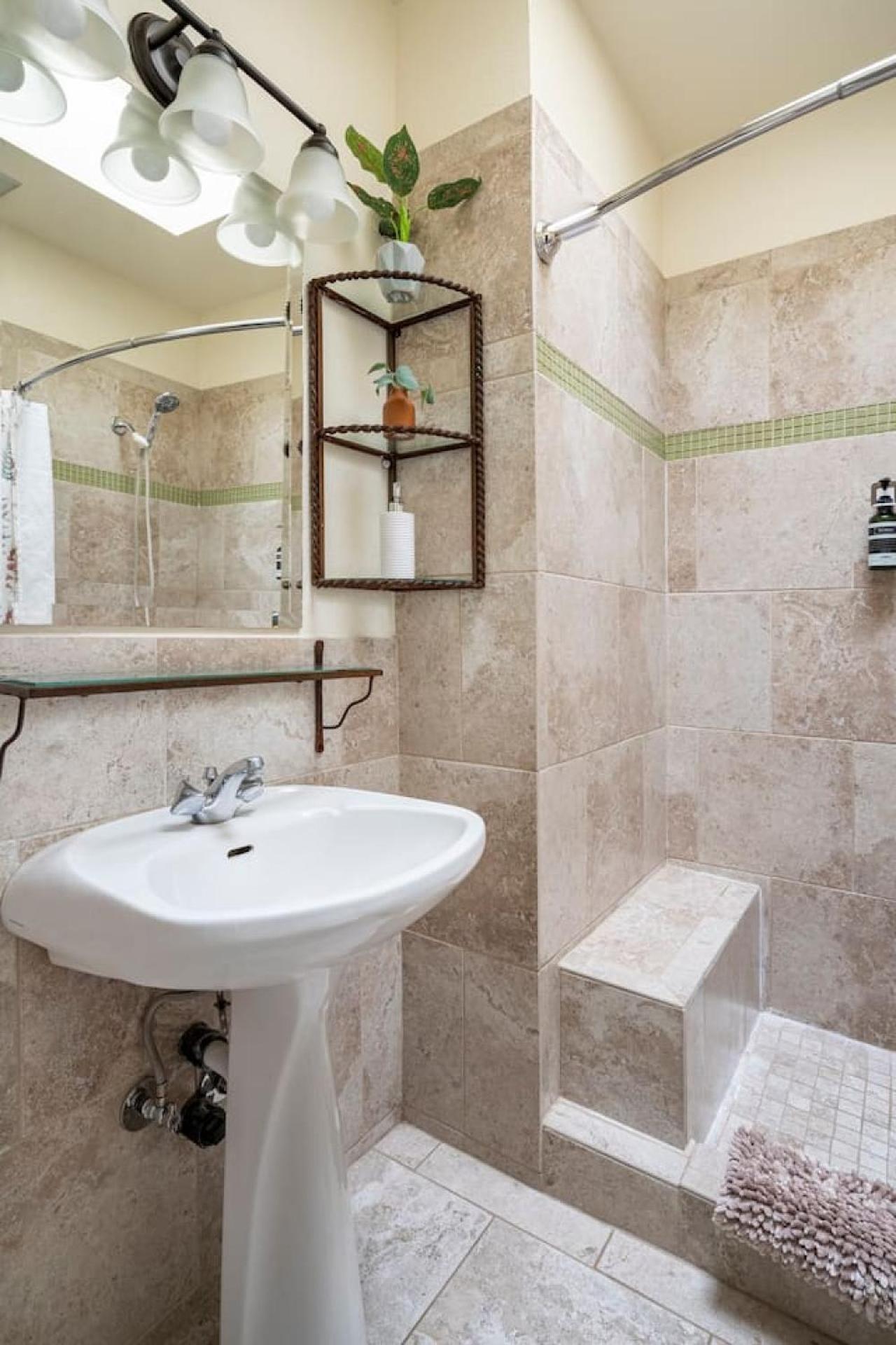 Apartment Vibrant 2br Dt Living, Stylish & Serene Tucson