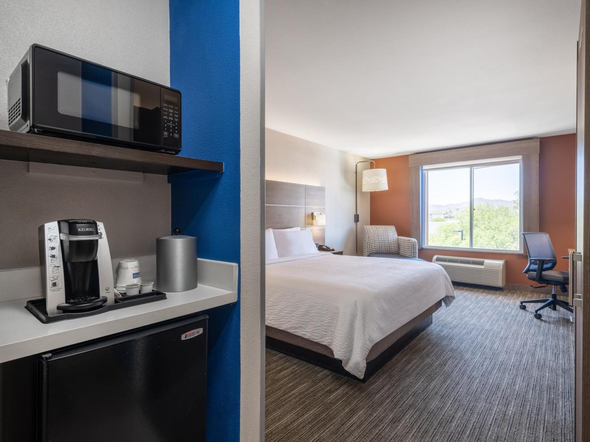 Express & By Ihg 3*