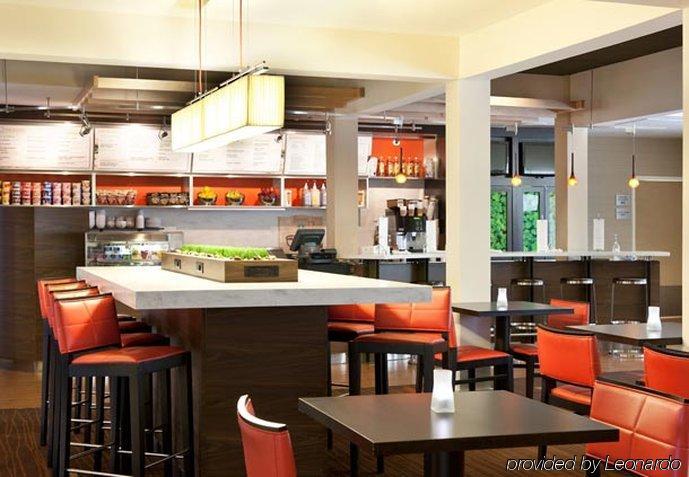 Hotel Courtyard By Marriott Williams Centre 3*