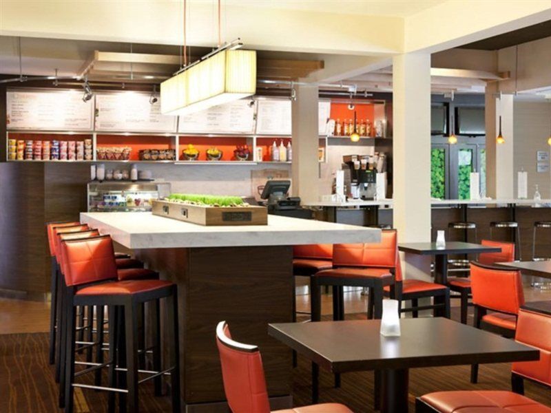 Hotel Courtyard By Marriott Williams Centre 3*