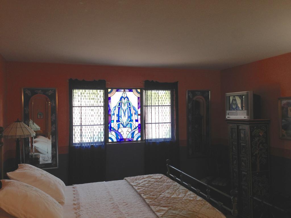 Azure Gate Bed & Breakfast 3*