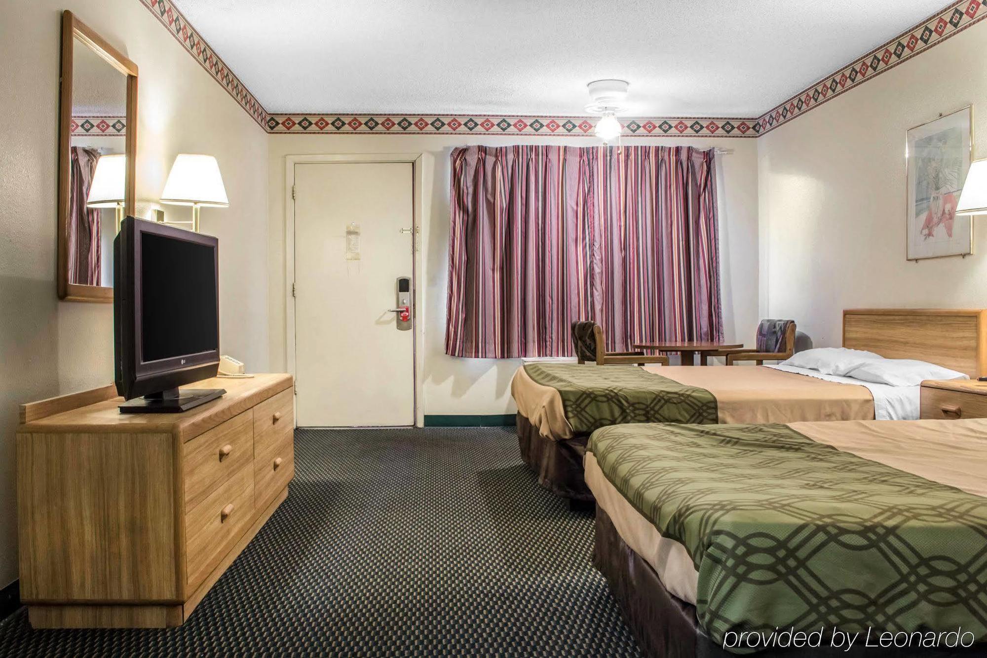 Hotel Econo 2*