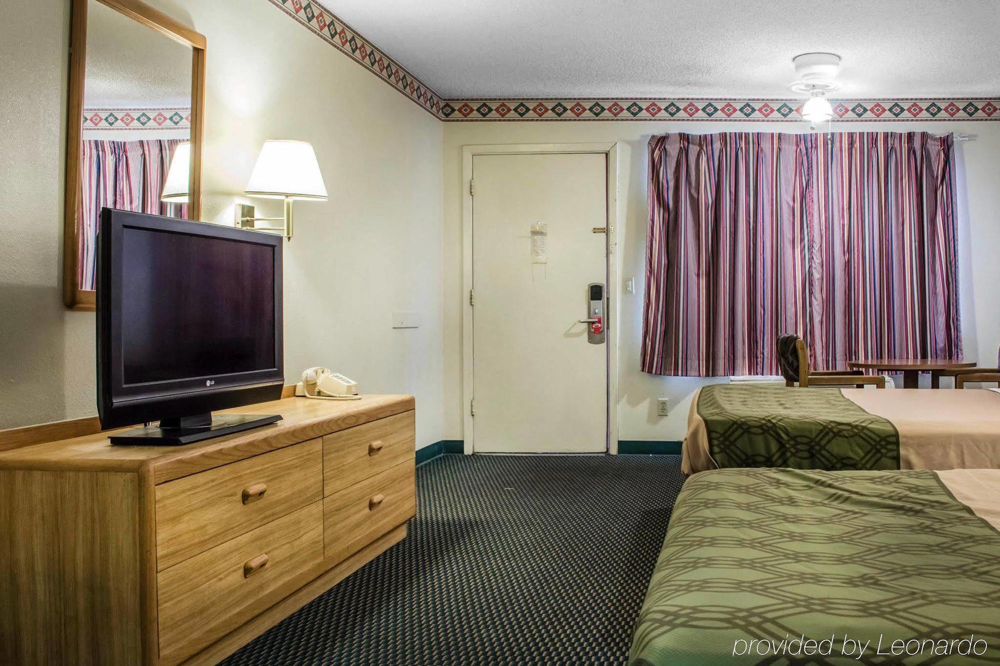 Econo Hotel 2*