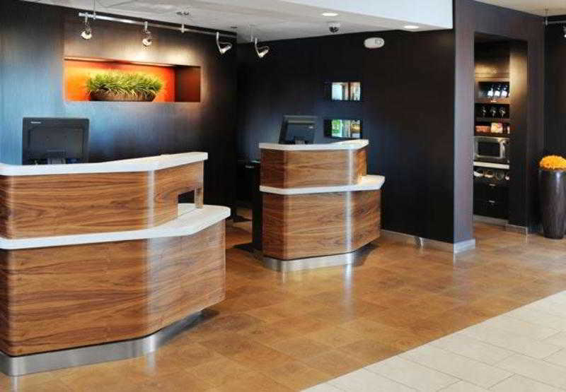 Courtyard Airport Hotel