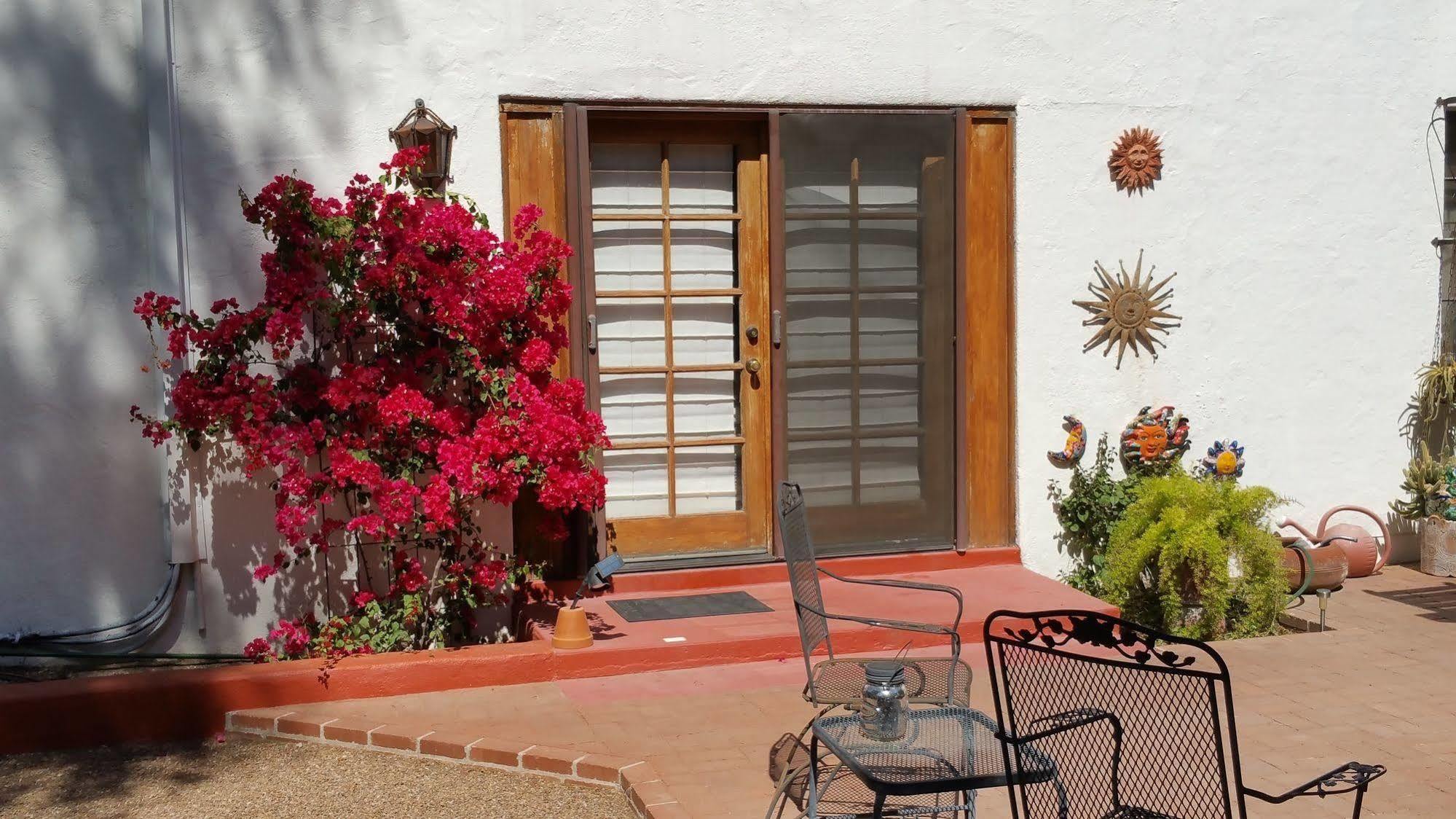Sam Hughes Bed & Breakfast 3*