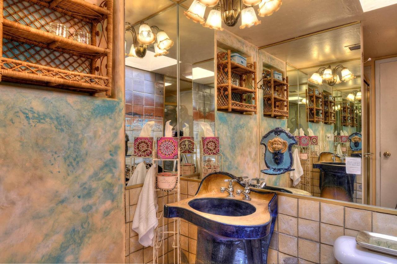 Azure Gate Bed & Breakfast