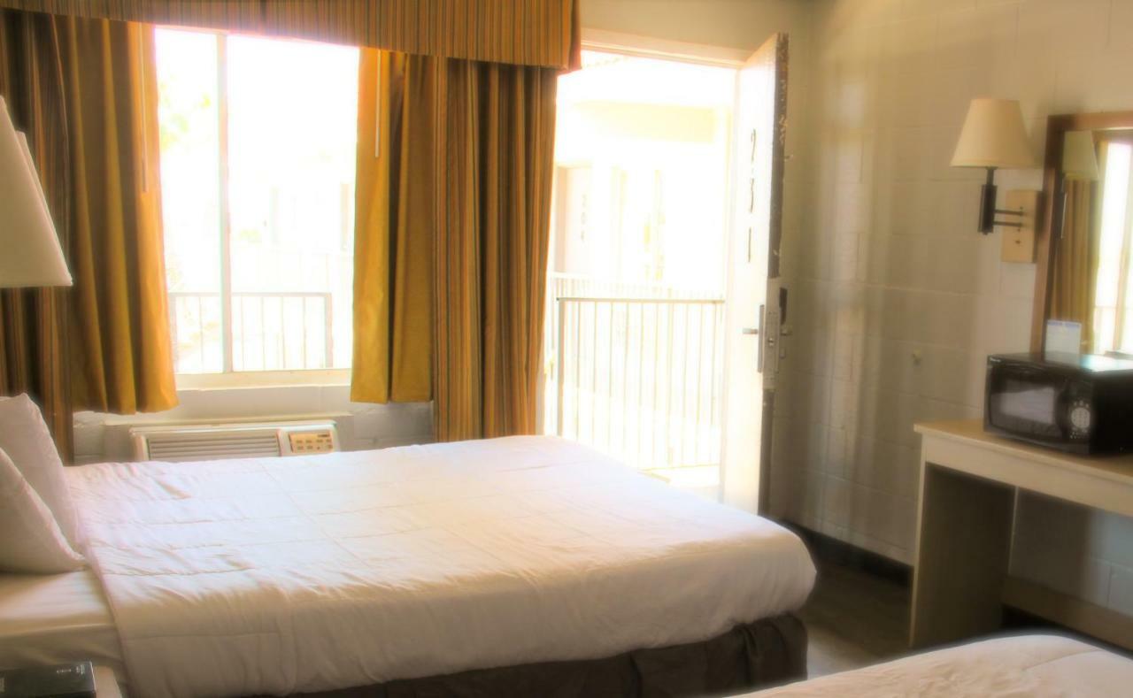Motel Minsk - Extended Stay, I-10 Airport 2*