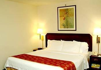 Courtyard By Marriott Williams Centre Hotel